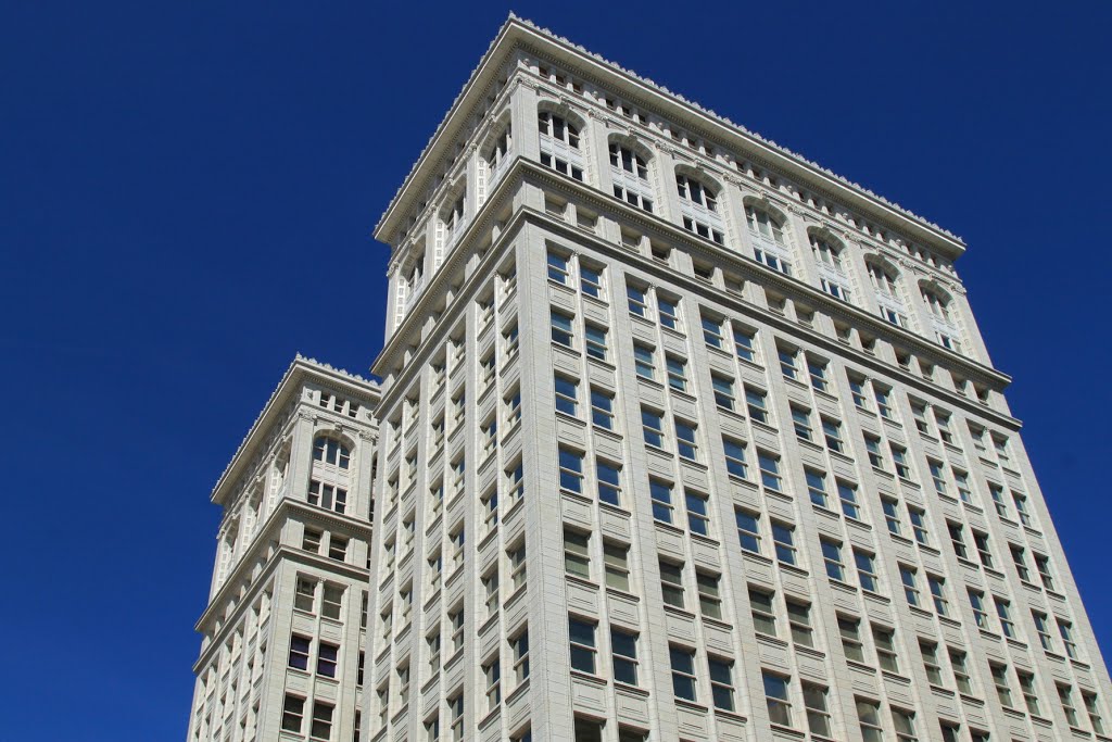 US Bank Building, Spokane, Washington by Leo Roundtree