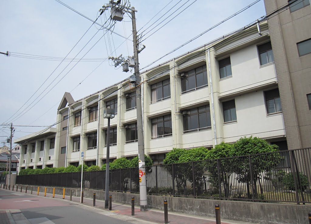 Osaka City Omiya junior high school by Kishuji-Rapid