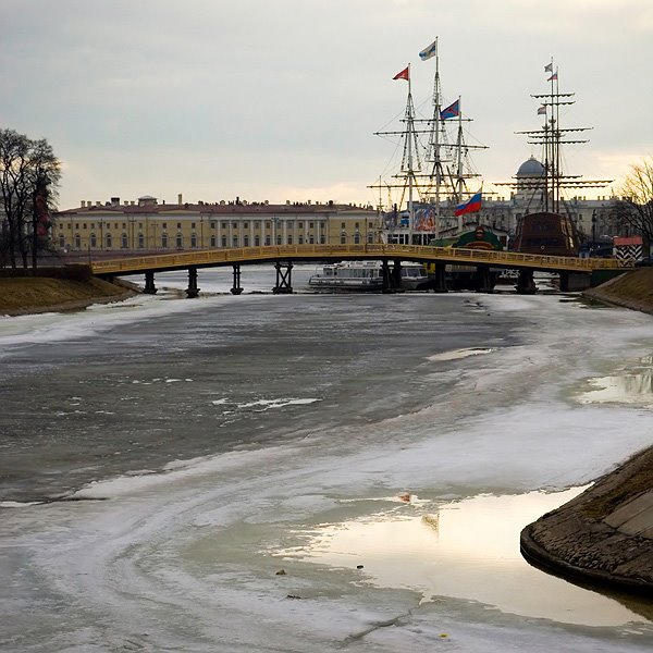 Petrogradsky District, St Petersburg, Russia by Andrey Litov