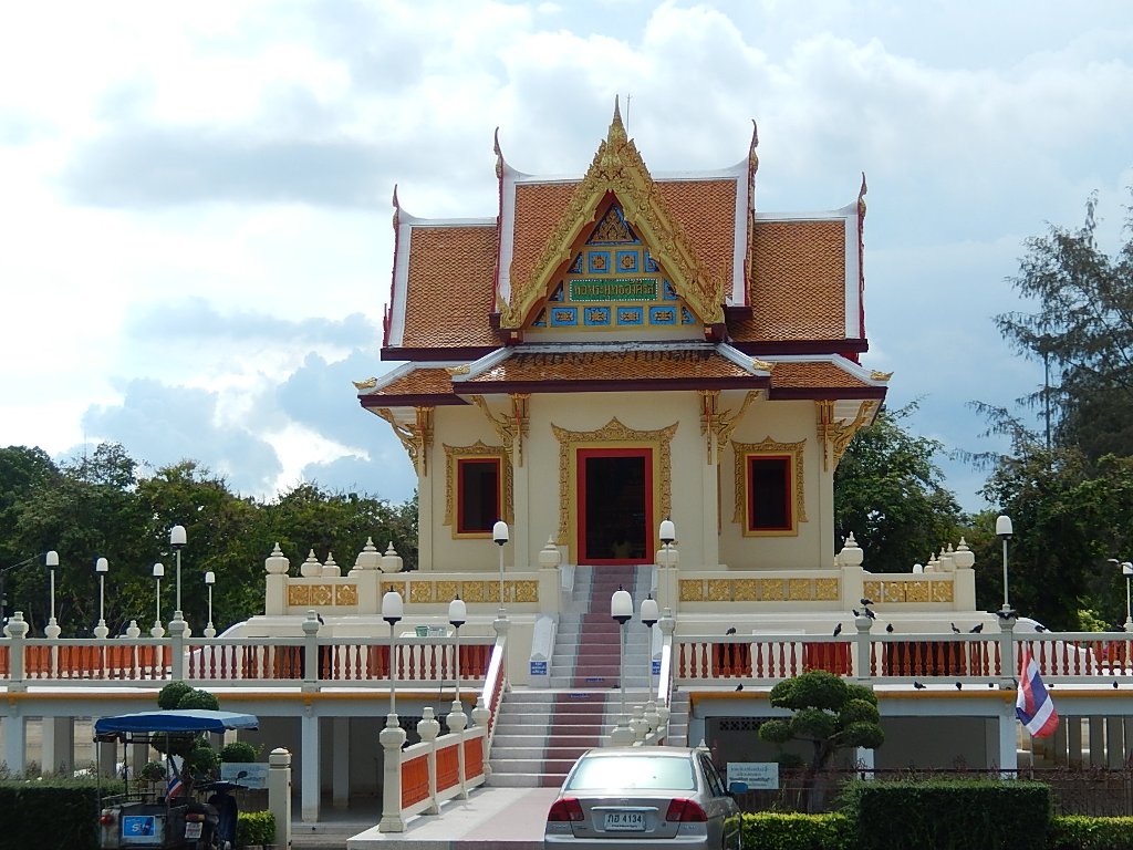 Phraphuttha Angkhirot Dhamma Hall by yasufumi yoshizawa