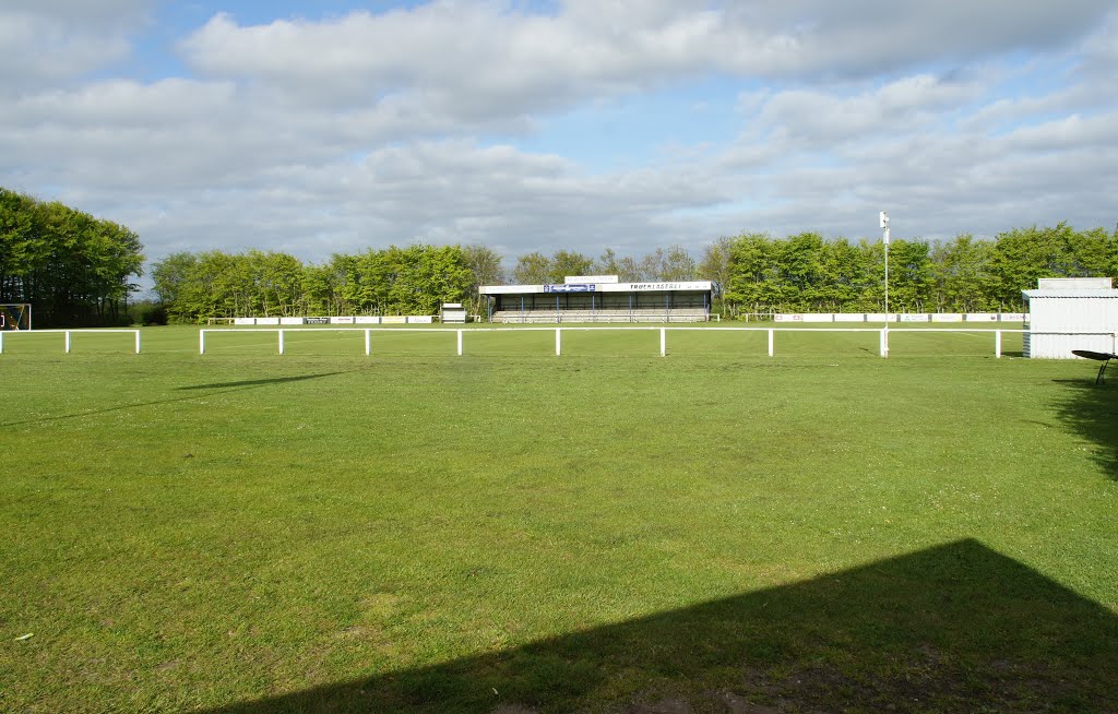 Ved Næsbjerg Petanque baner, 3. maj 2014 by papkassen