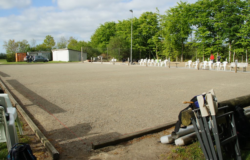 Ved Næsbjerg Petanque baner, 3. maj 2014 by papkassen