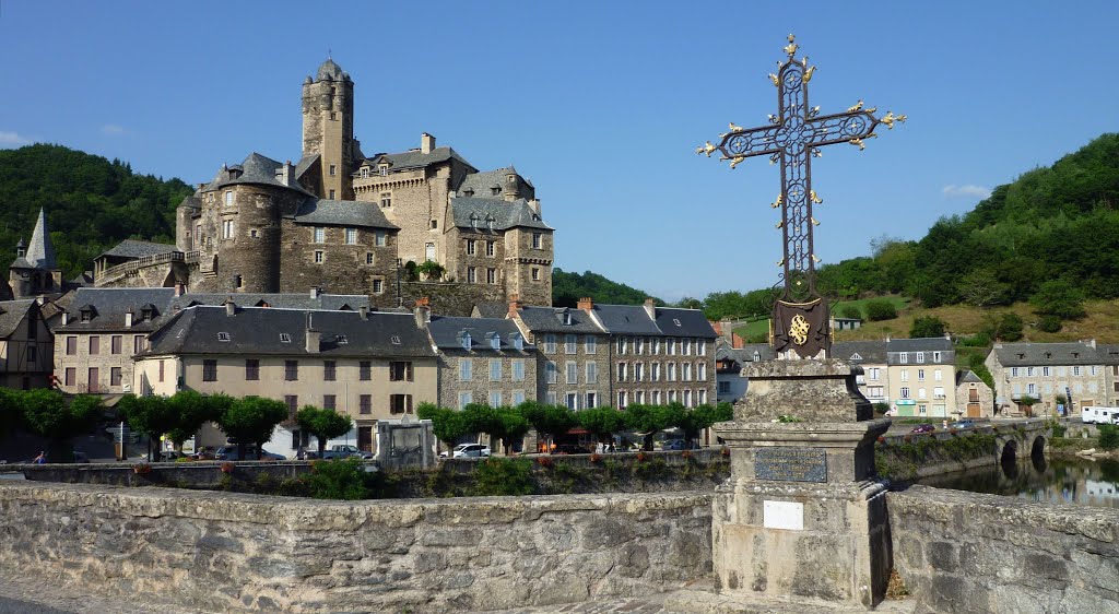 Le village d'Estaing, le château, Aveyron by vanillefraise