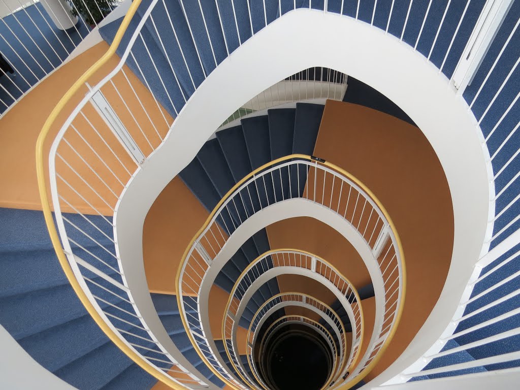 Masserberger Klinik - Wendeltreppe by Karin und Gerd Kadner