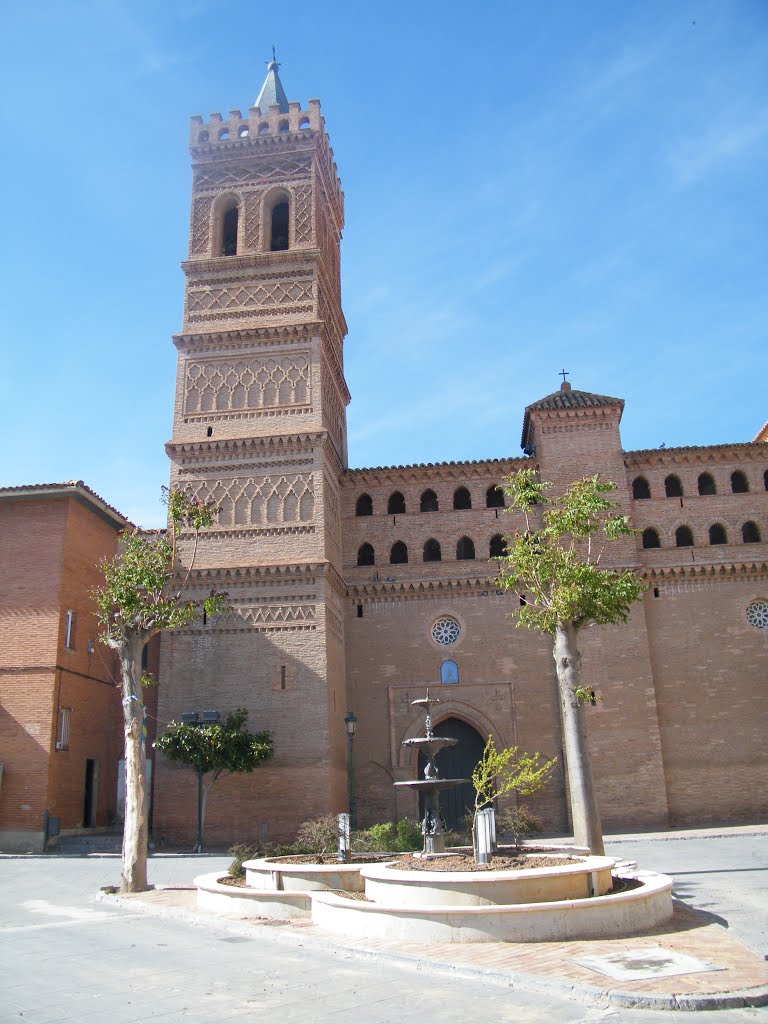 HERRERA DE LOS NAVARROS (ZARAGOZA) LA TORRE Y EL PÓRTICO DE LA IGLESIA DE SAN JUAN by JOSE LUIS OROÑEZ