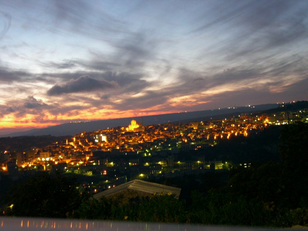 Modica-RG - Panorama notturno by AlessandroPriano