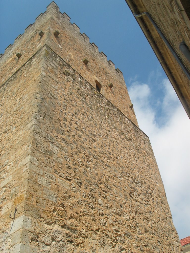 Caleruega. Torreón de los Guzmanes by Gines Collado