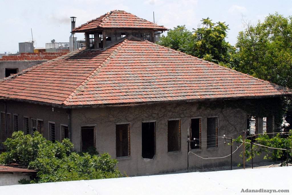 Tarihi Evler Seyhan Adana Turkey by Hüseyin Kafadengi