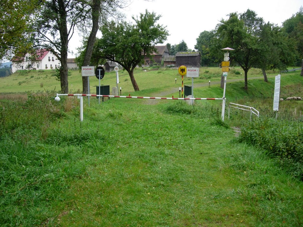 Schwarzach Grenzübergang Richtung Deutschland by Frank Landshuter