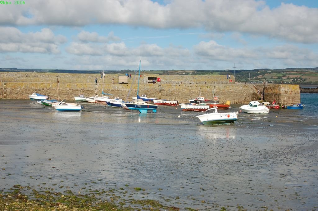 Hafen von St. Michael's Mount bei Ebbe by khopan