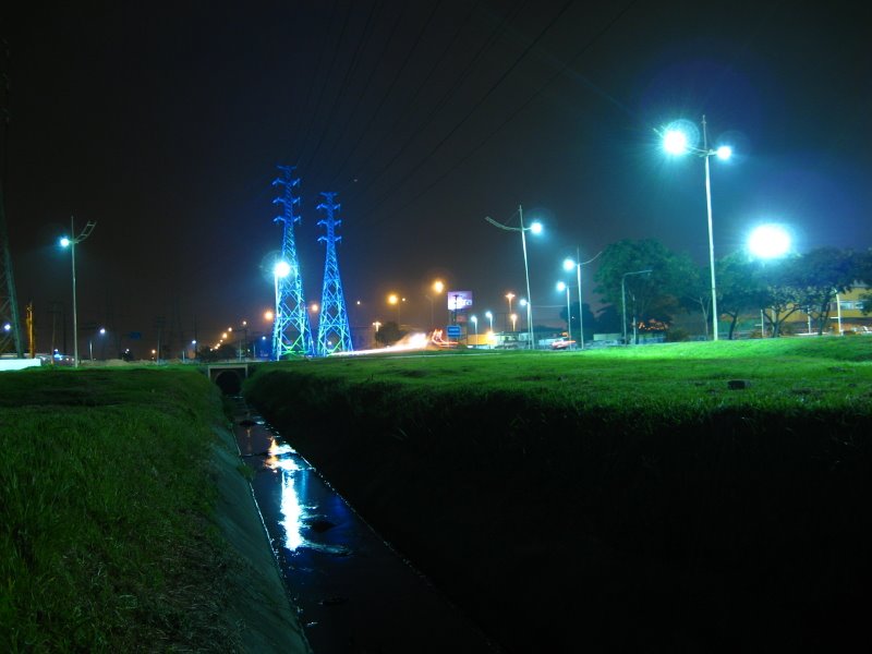 Via Light a noite - Nova Iguaçu - RJ by Erick Aniszewski