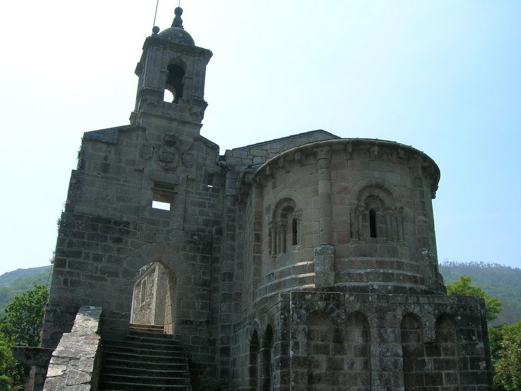 Monasterio de San Xoán de Caaveiro by FreeCat