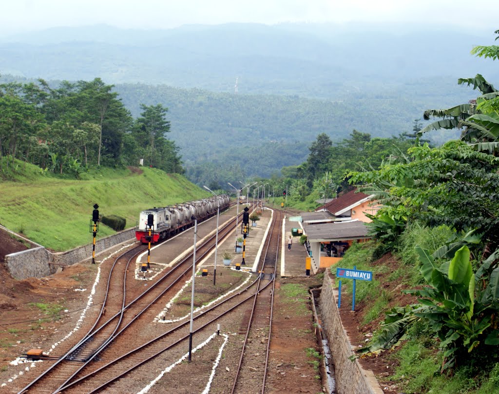 Stasiun Bumiayu by blue book