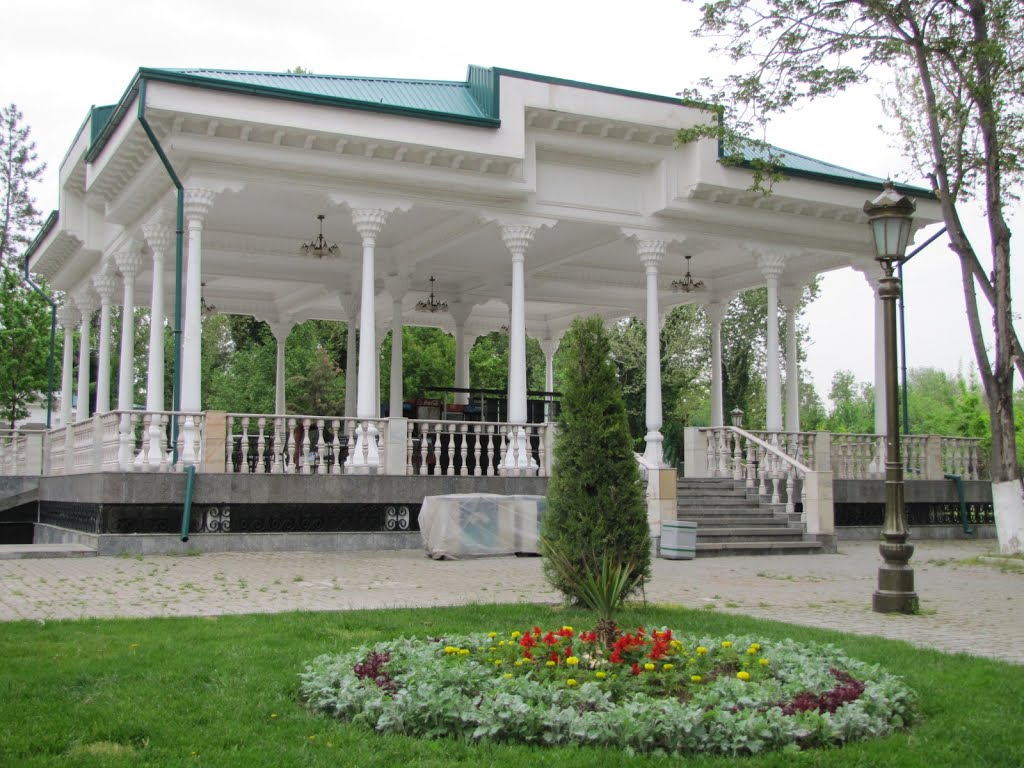 Taschkent: Pavillion an der Uliza Sailgocha by Dieter Möller