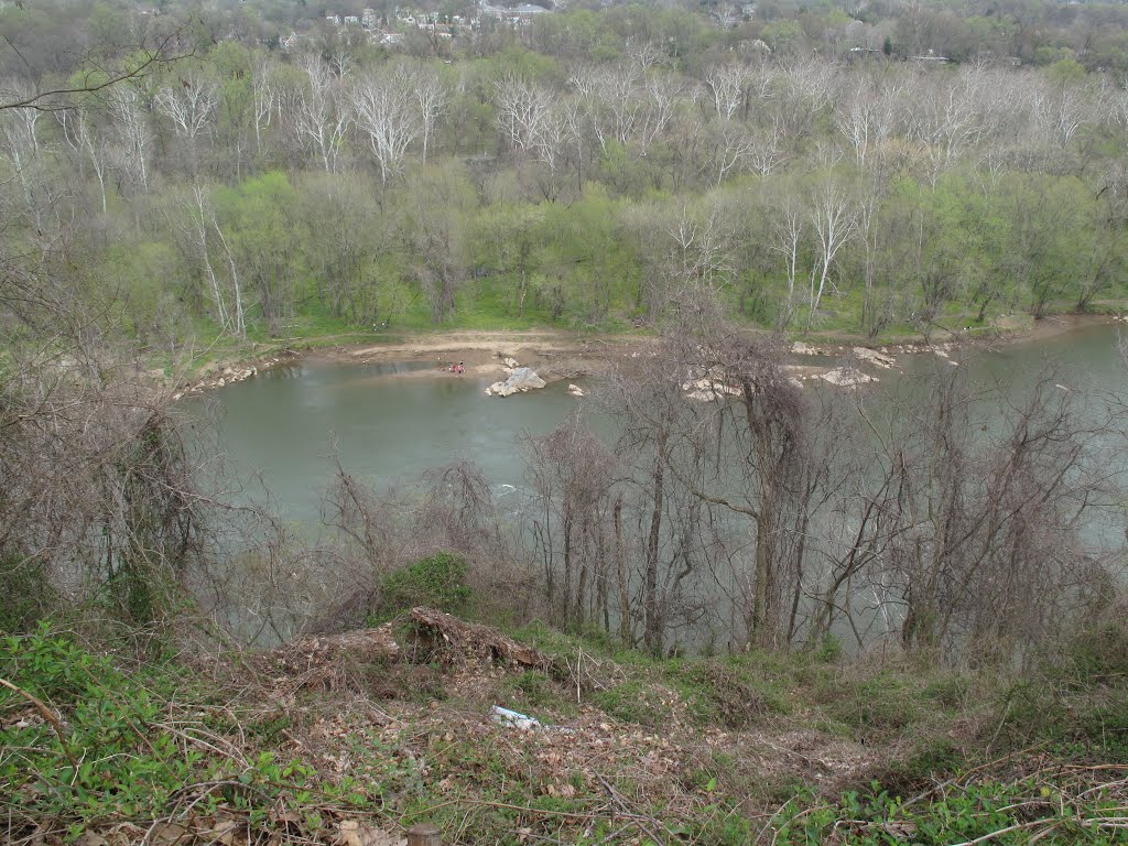 Potomac River overlook on George Washington Memorial Pkwy. Arlington, VA by mariok40