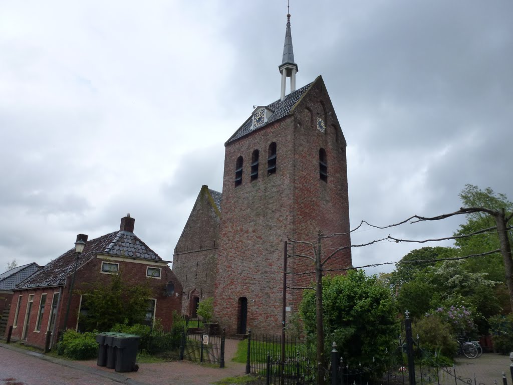 Losse toren bij de Hervormde Kerk te Zandeweer by Netty van der Deen - Flikkema