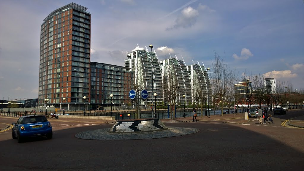 The three NV Buildings on the Salford Quays and the Huron Basin, Manchester, England, designed by Broadway Maylan Architects. At the left the City Lofts, designed by Conrad & Partners. by Hans R van der Woude