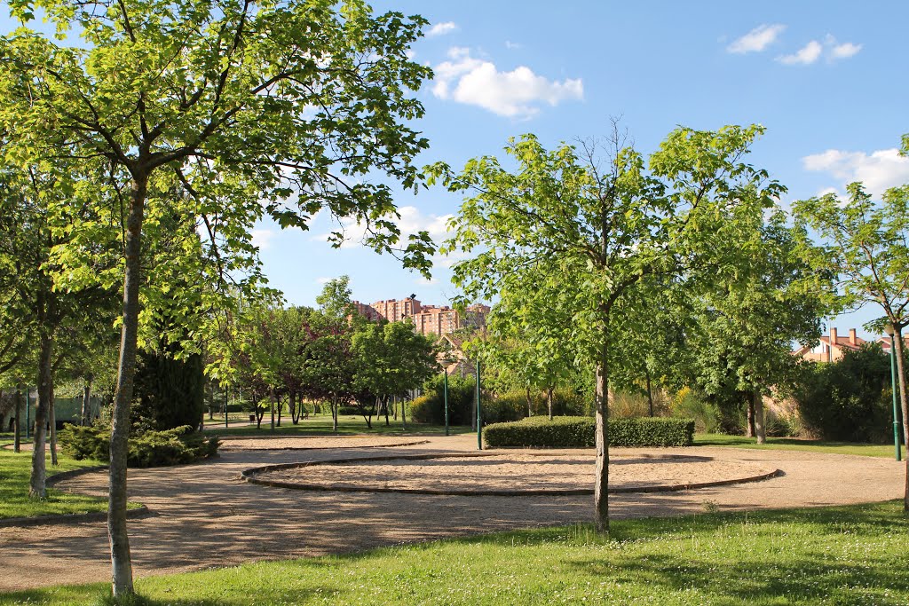 Jardines junto a la avenida de Zamora by RA Melgar