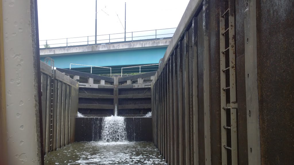 Entering Pomona Lock by John Millington