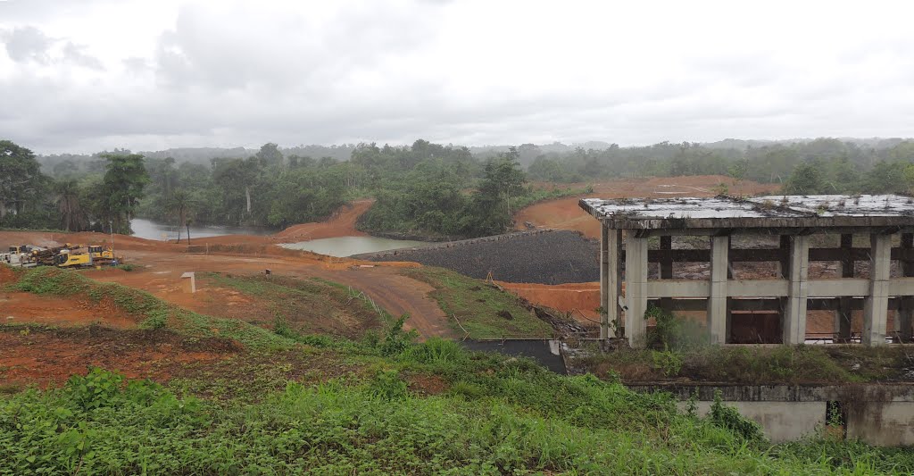 The (re-)construction site of the hydro-plant. by GerardNL