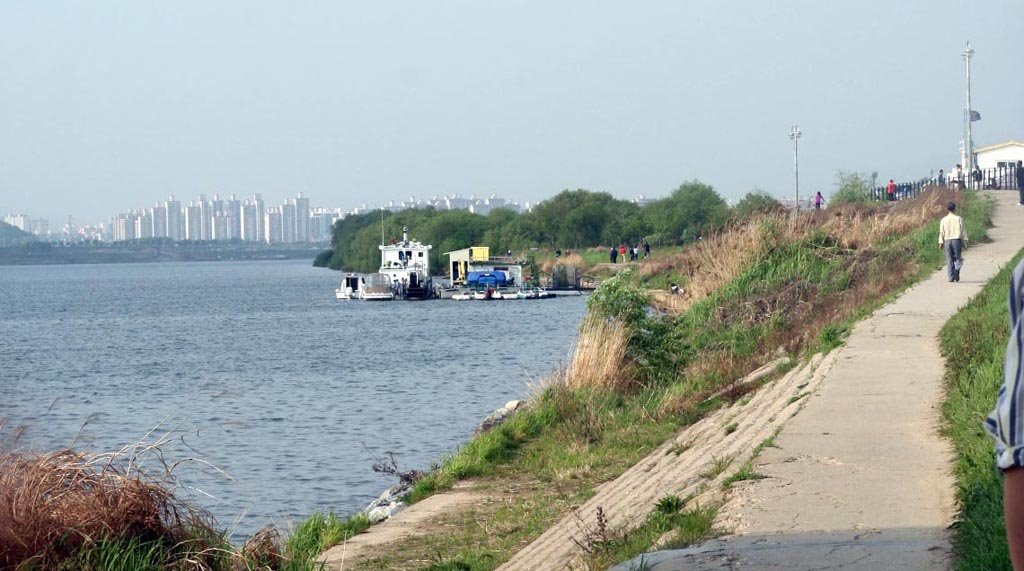 천호동 한강변(Han Riverside, view from ChunHo-Dong) by Ki Won Park