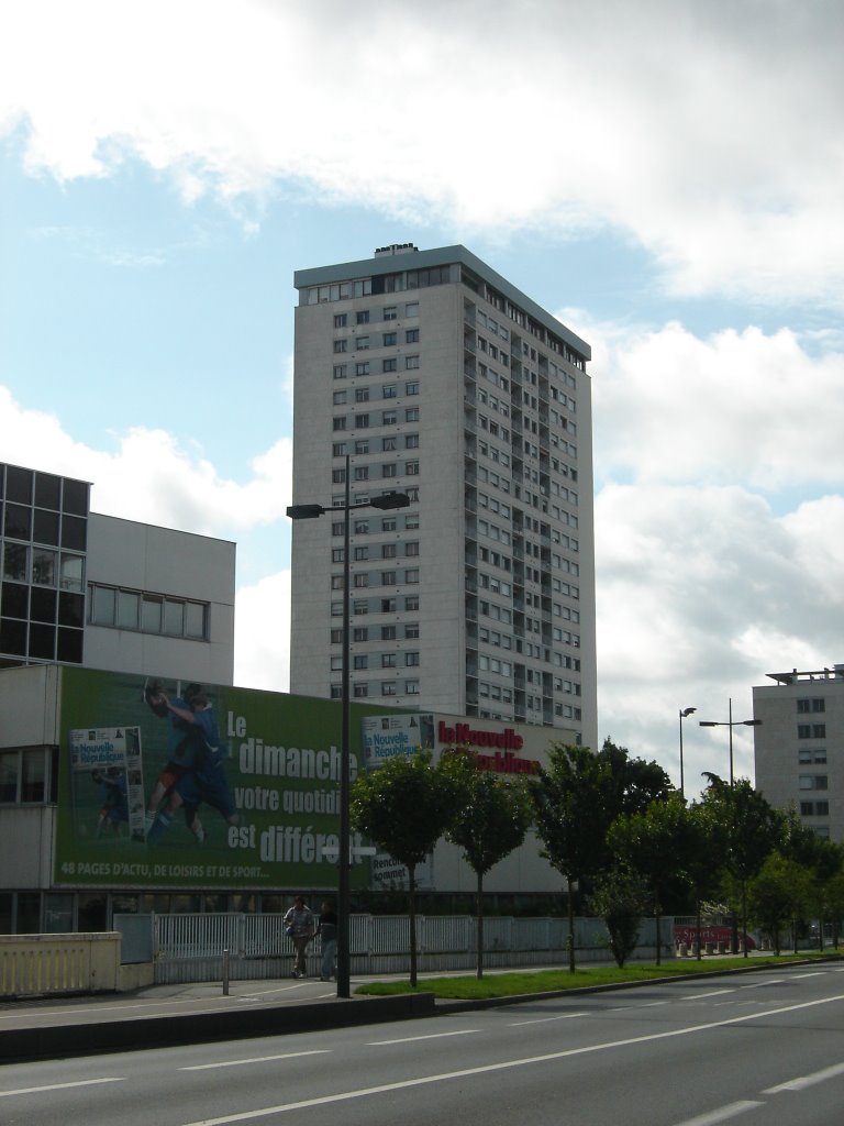 Tour du carrefour de Verdun by Julux