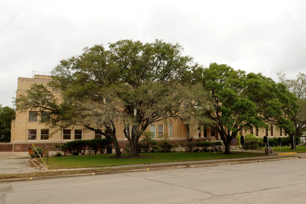 Refugio Co. Courthouse (1917) Refugio TX 5-2014 by TGrier