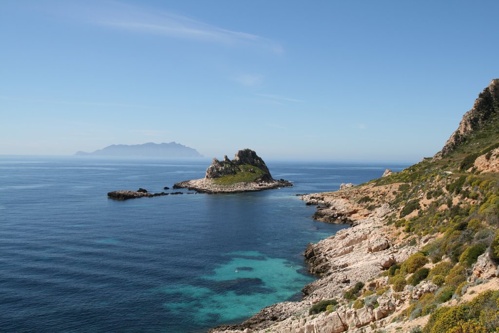 Levanzo - faraglione by alberto agosta