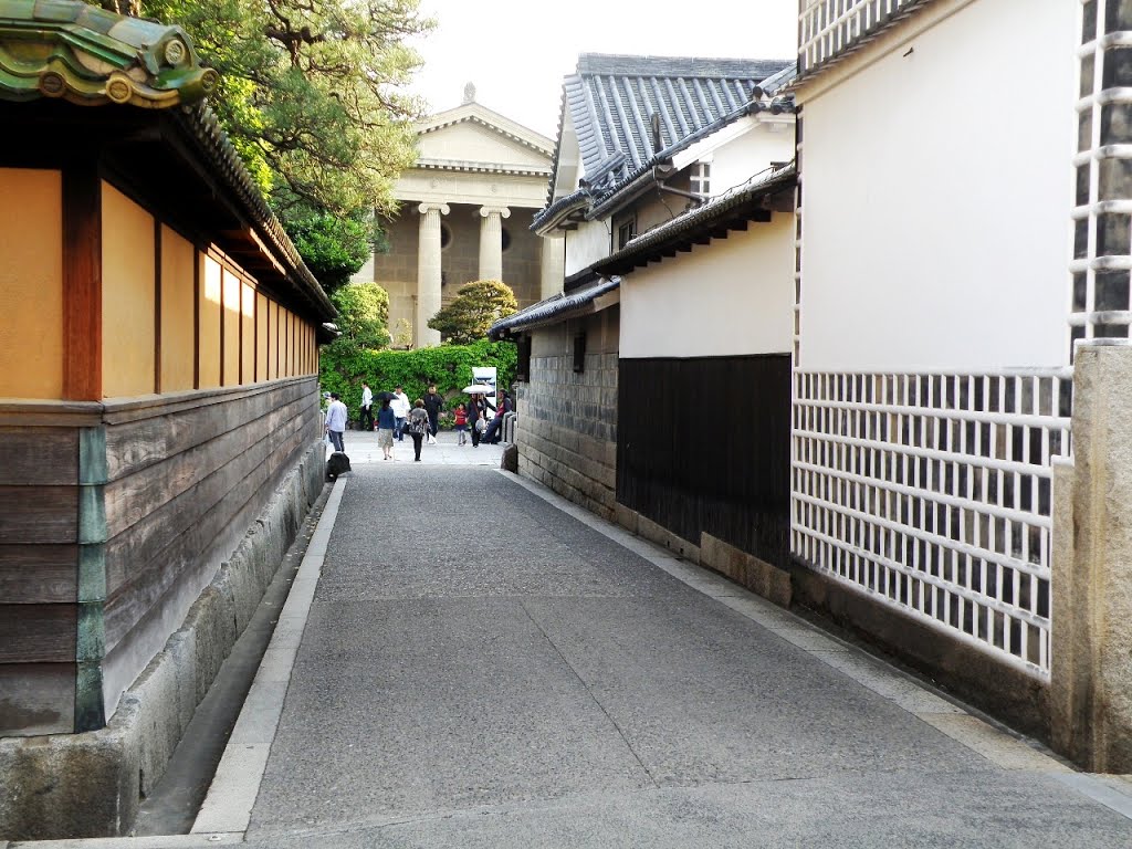 Alley to Ohara Museum of Art in Kurashiki-bikan quarter by horafugit