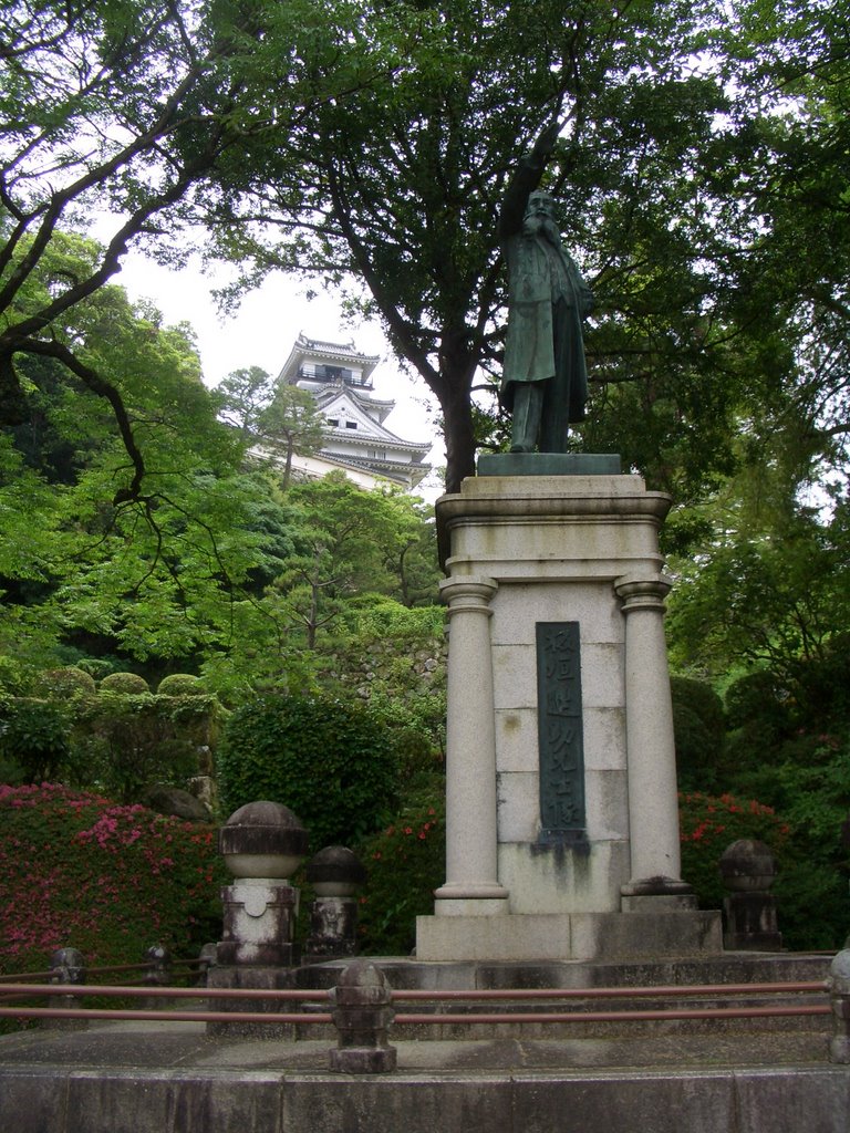 Statue of Taisuke Itagaki by street watcher