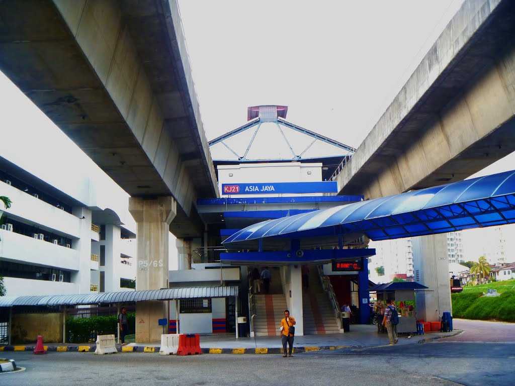 Asia Jaya LRT Station by weisiong