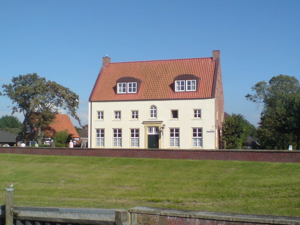 Das Amtmannhaus in Greetsiel by Lorenzo Mario