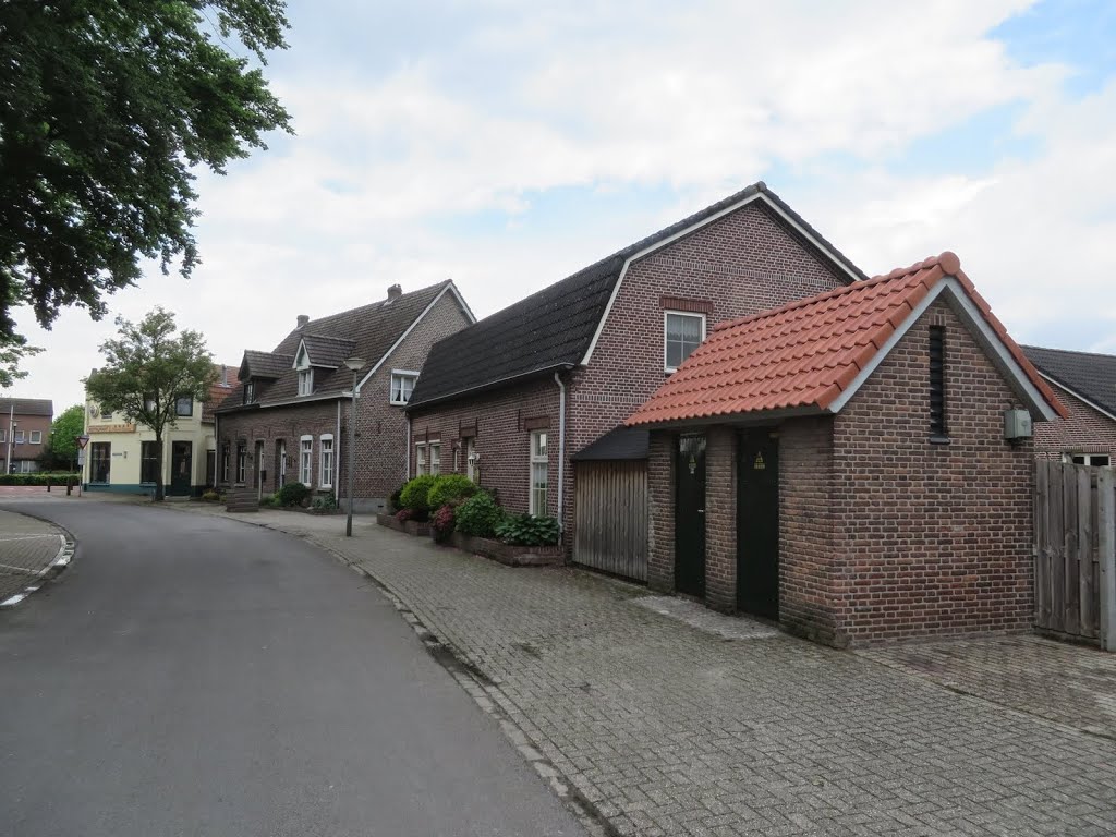 NL - Castenray - Mattiasstraat by Danny Danckaert