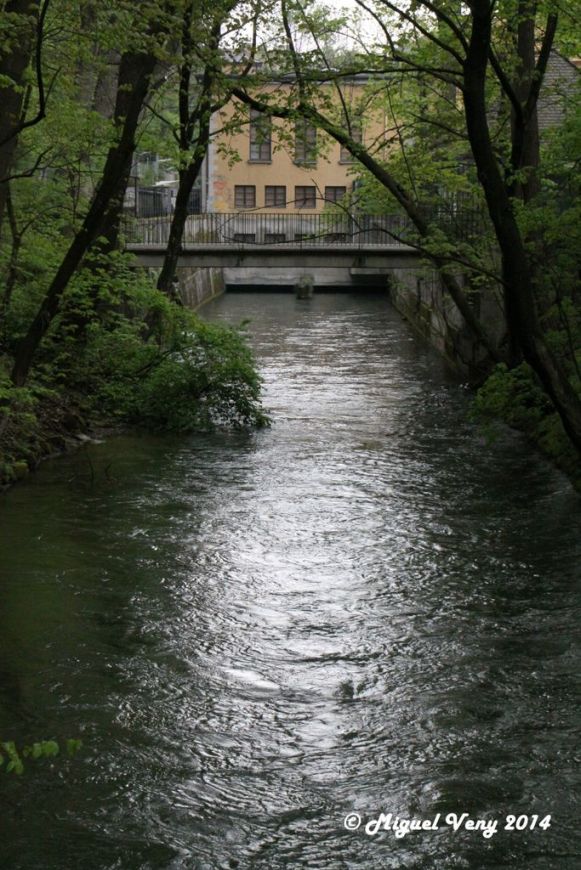 «El río Isar» Parque Flaucher - c/ Meillerweg - Múnich - Alemania by Miguel Veny