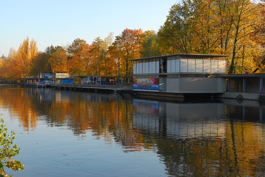 Badi unterer letten im herbst by amtsgedicht