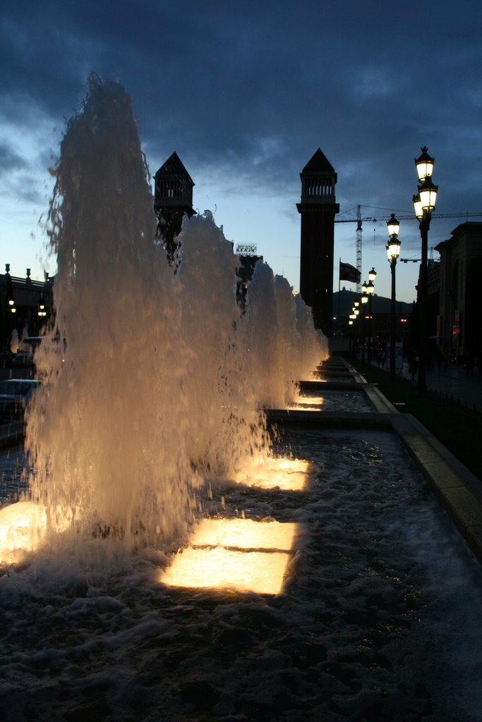 Fountains towards Placa d'Espanya by Brian Burnett