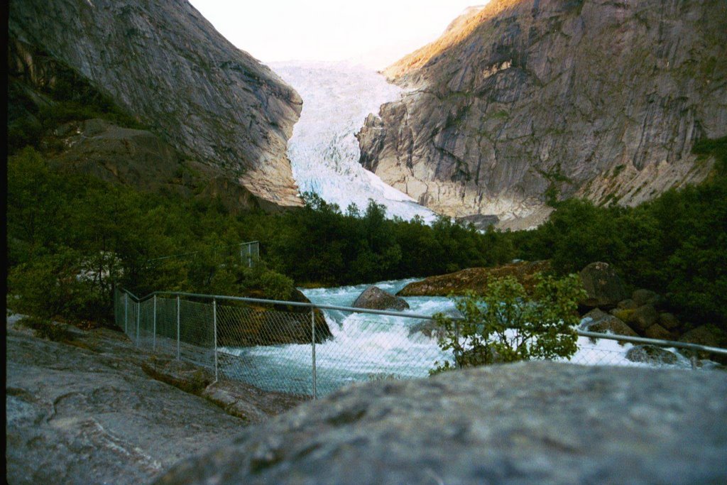 Briksdalsbreen, lengua del glaciar Jostedalsbreen by Francisco Jose Barro…