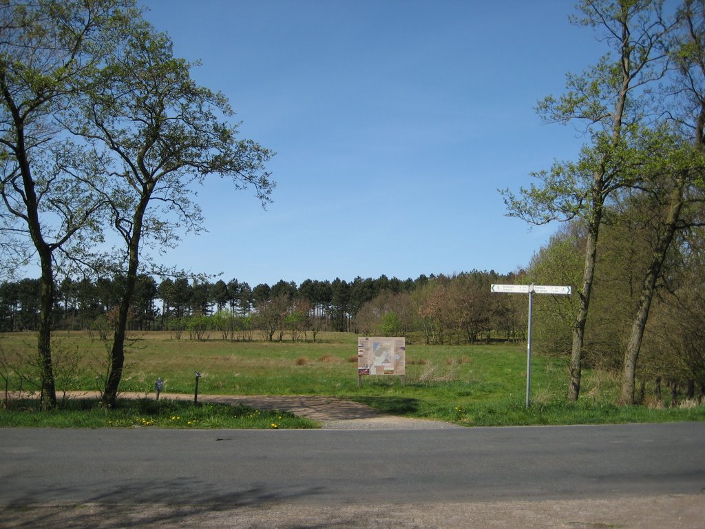 Holte-Spangen - An der "Holter Straße" mit Informationstafel zur "Cuxhavener Küstenheide" by Robert-68