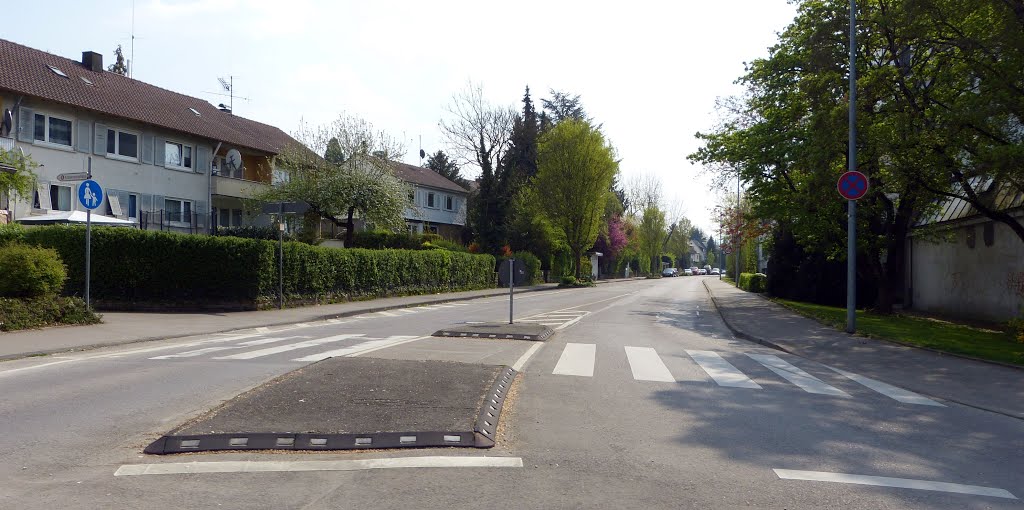 Blick aus dem Kreisverkehr by StraßenBilder