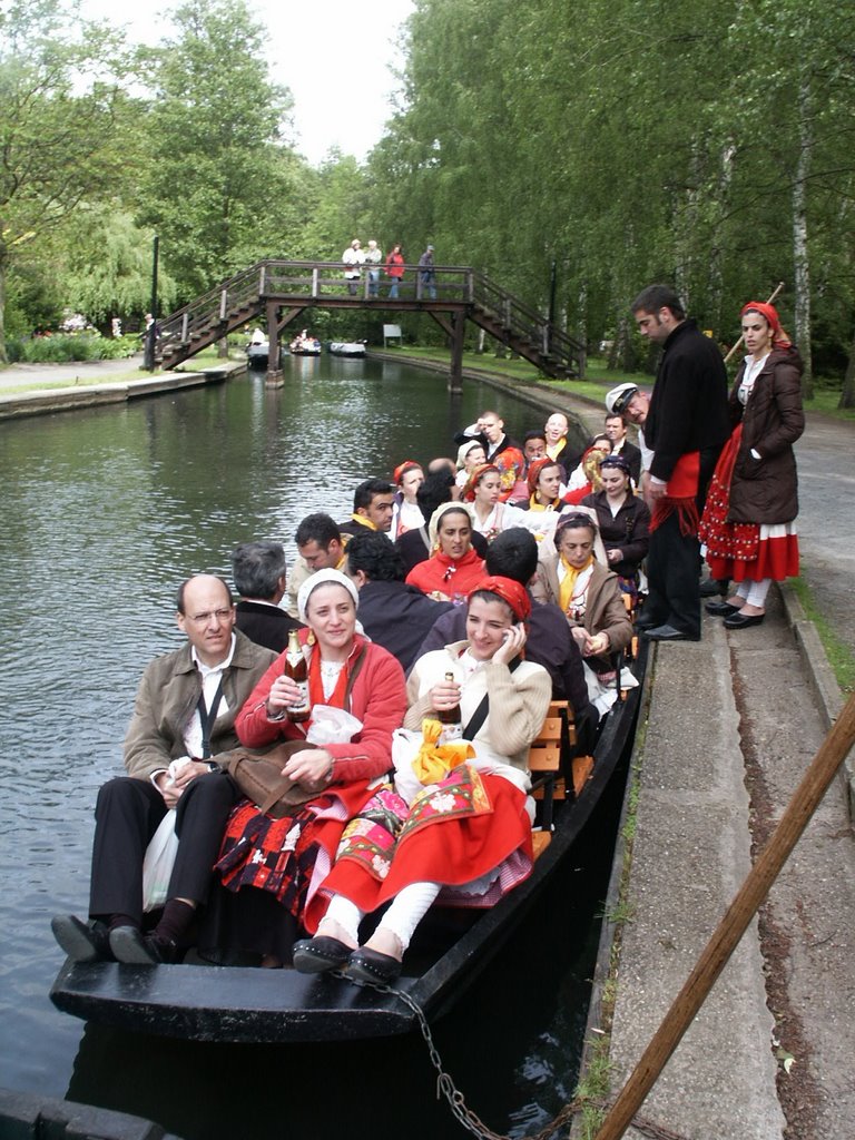 GFVC, Internationale Folklorelawine by Grupo folclórico de …