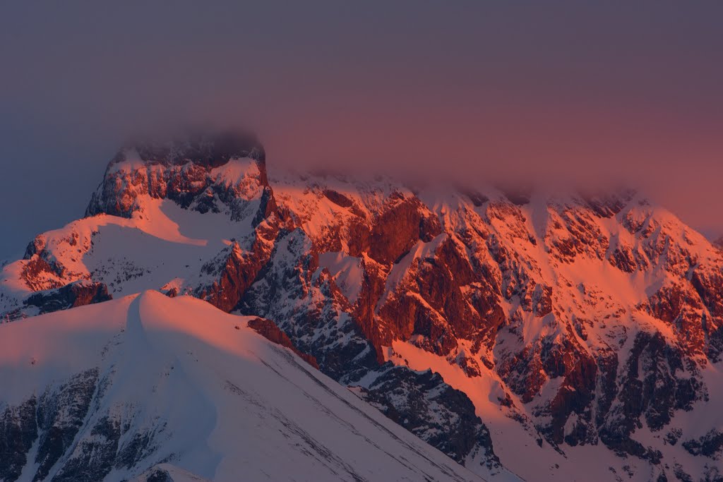 Alpenglühen an der Trettachspitze by J. Gschwender