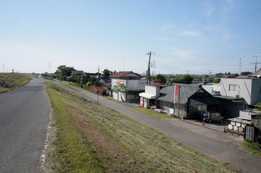 20140511　利根川左岸サイクリングロード長豊橋付近の自販機（河内町） by rerereno-ozi3