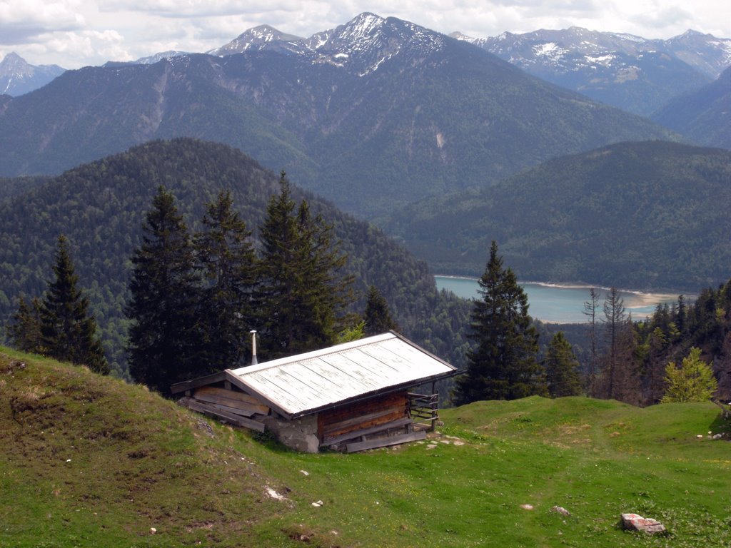 Blick zum Sylvenstein-Stausee beim Aufstieg zum Staffel (1532m) by Ali-babaa1001