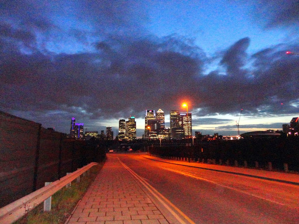 El sky line de Canary Wharf desde la península de Greenwich, Londres by Luisefe