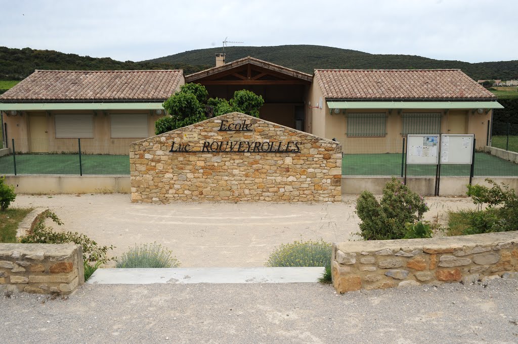 Ecole primaire de Baron dans le Gard by Dominique Salé