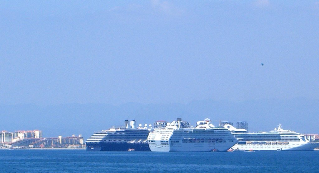 Cruise Ships in PV Bay looking towards Vallarta Nuevo by billvanderpool