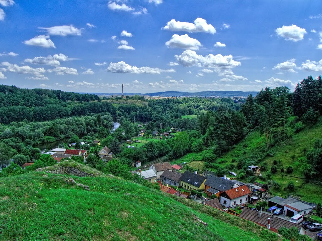 Michalovice a Mladá Boleslav ze zříceniny hradu Michalovice by Lukáš Hák