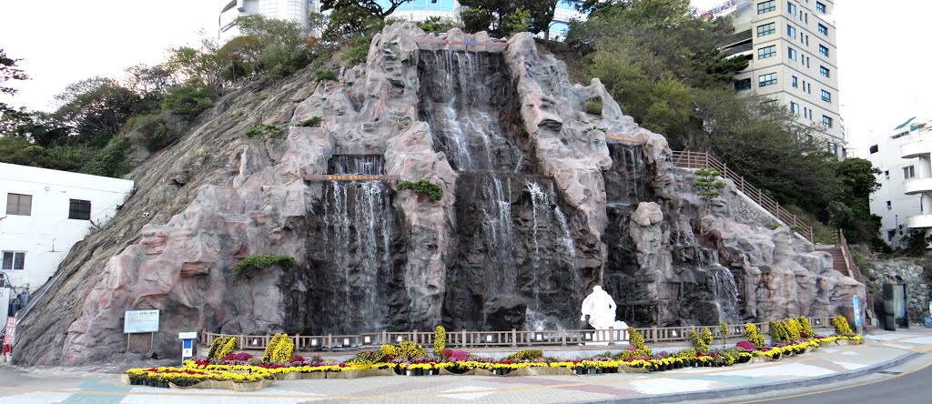 Songdo Waterfall at Songdo Beach in Busan by §teve