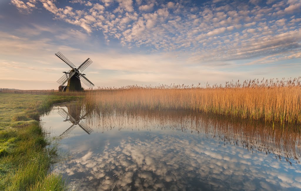 Herringfleet Windmill by Fuzzypiggy