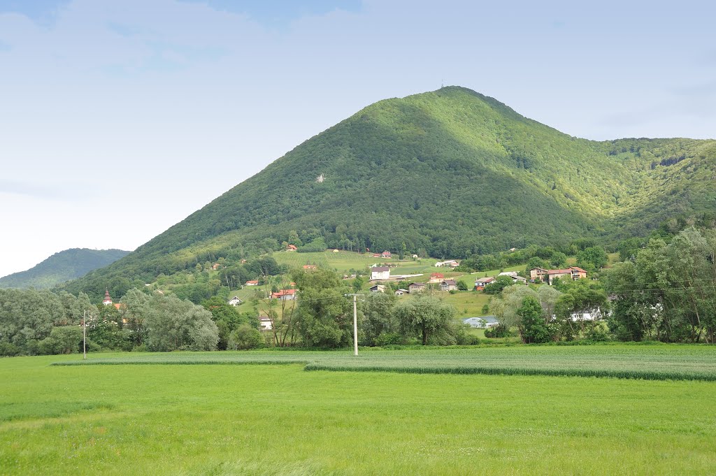 Pogled na Boč by Valter Erzetič